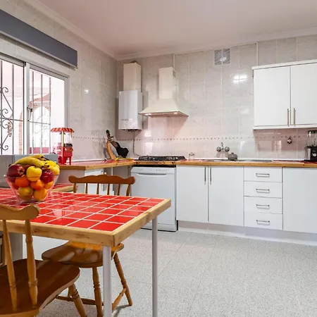 Lovely In With Wifi Holiday home Guaro